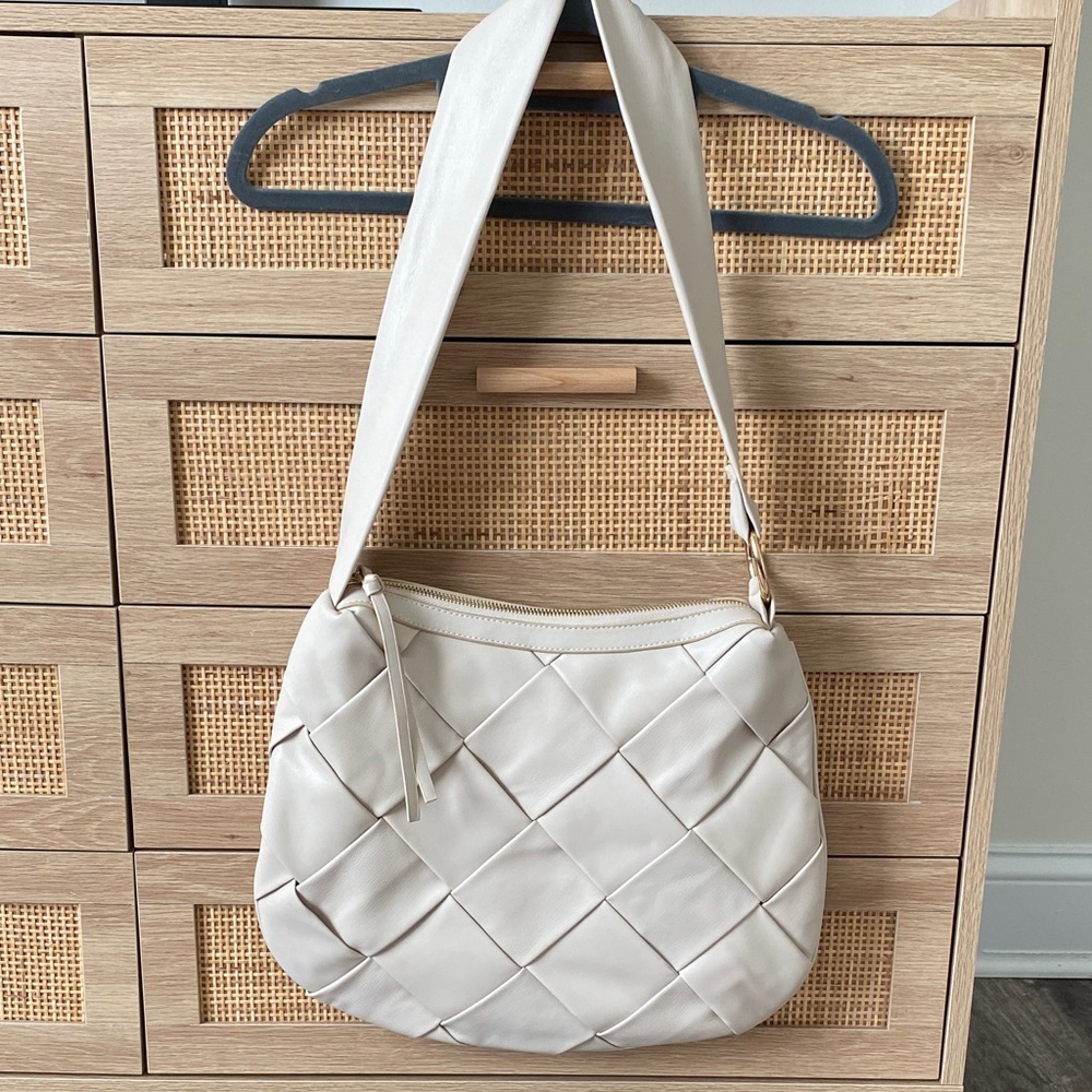 Chic Cream Quilted Shoulder Bag